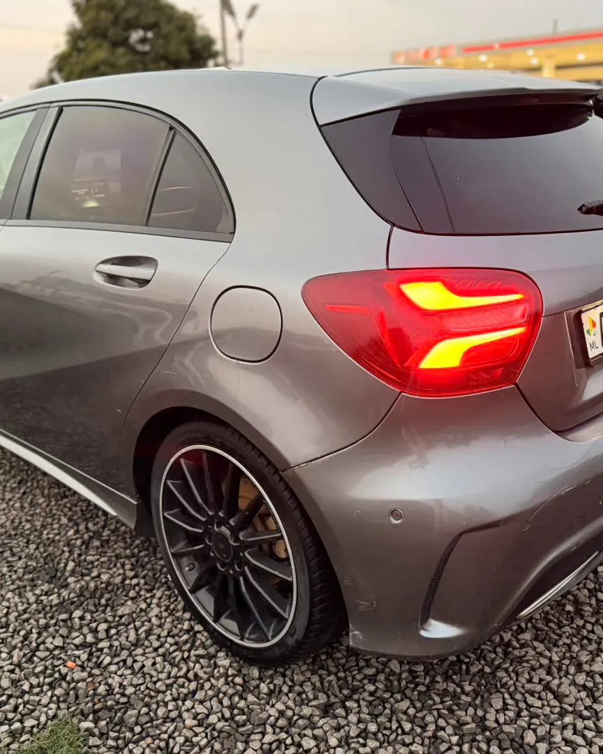 MERCEDES A 180 ANNEE 2016 (image 5)