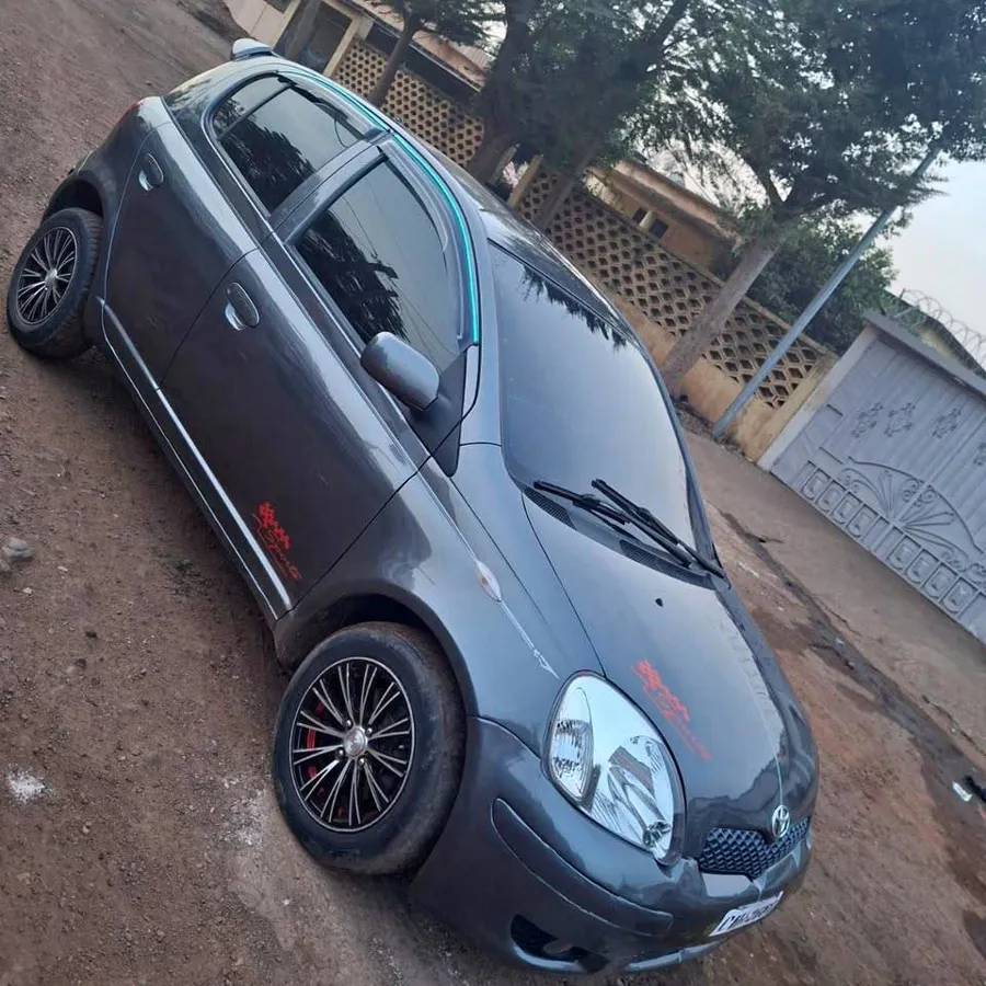 Toyota Yaris 2005 (image 1)