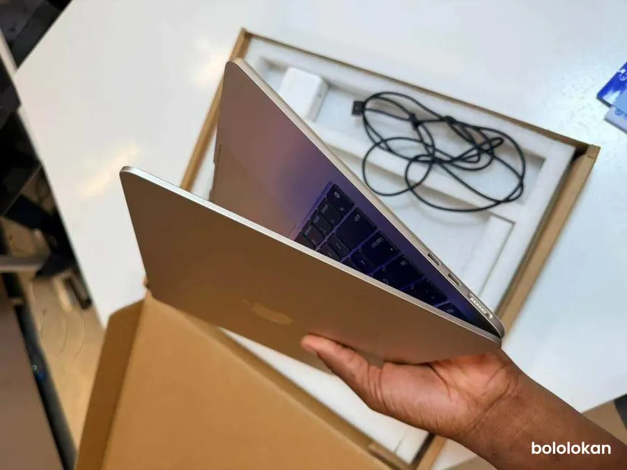 MacBook Air M2 (image 3)