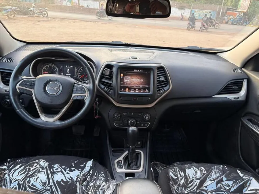 Jeep Cherokee Année 2015 (image 6)