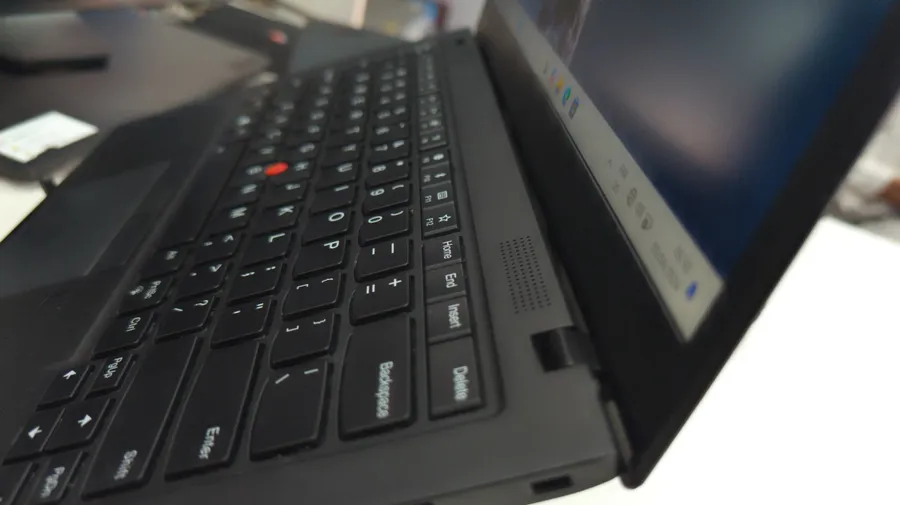  Lenovo ThinkPad X1 Carbon Gen 7 (image 8)