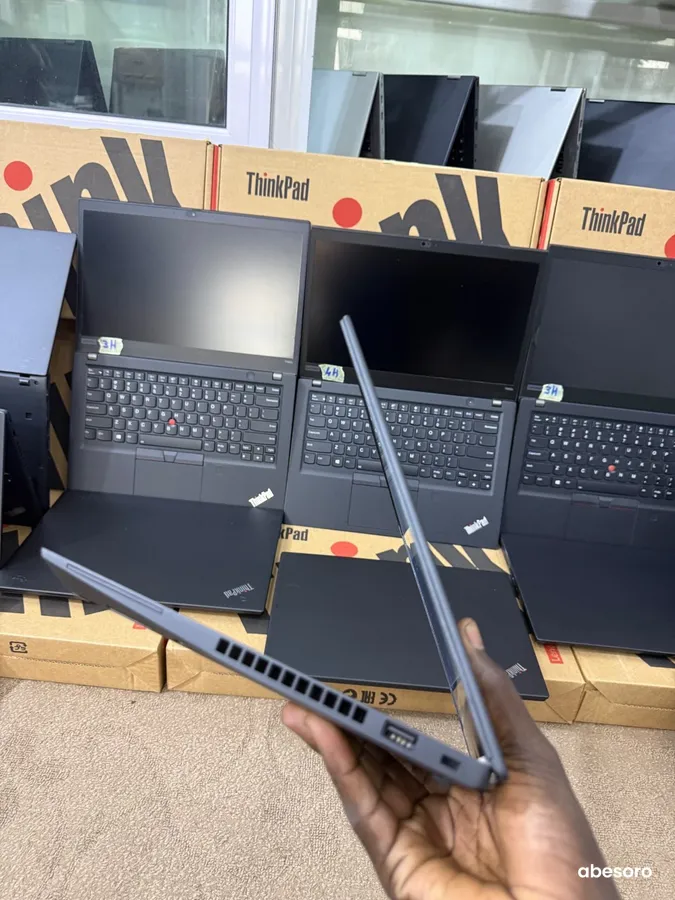 LENOVO THINKPAD T490s (image 3)