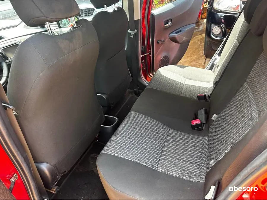 Toyota Yaris Break 2012 (image 6)