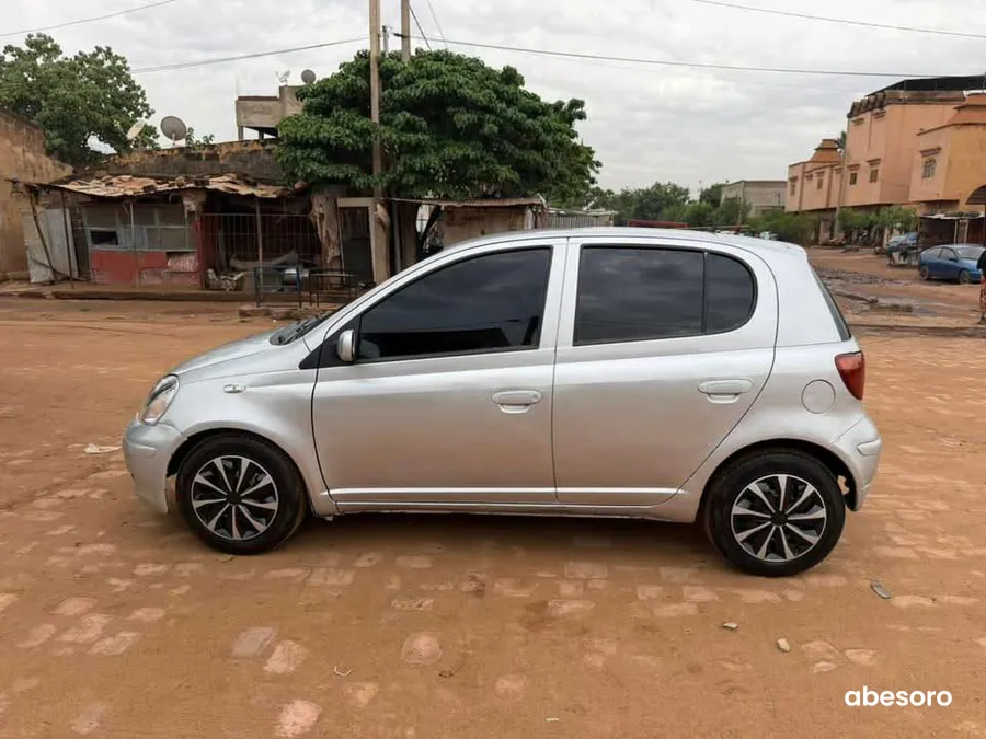 Toyota Yaris 2005 (image 2)