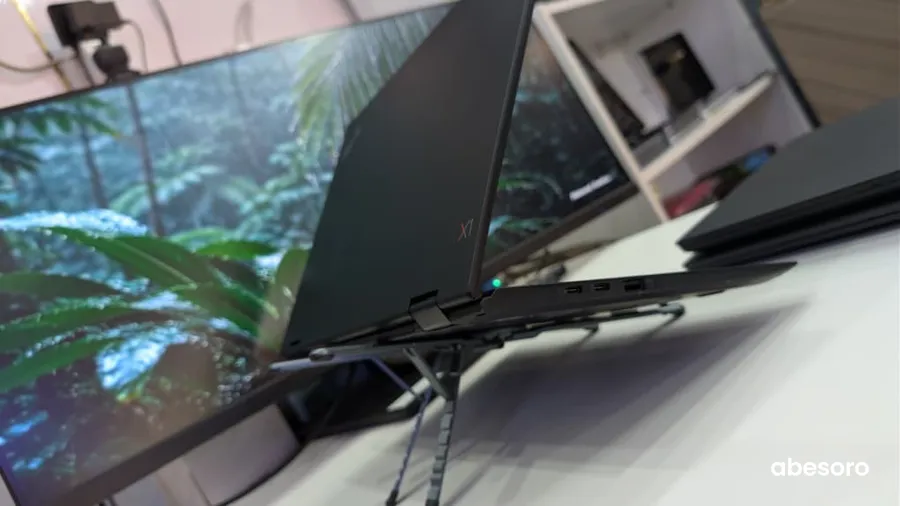 Lenovo ThinkPad X1 Yoga 3rd Gen (image 9)