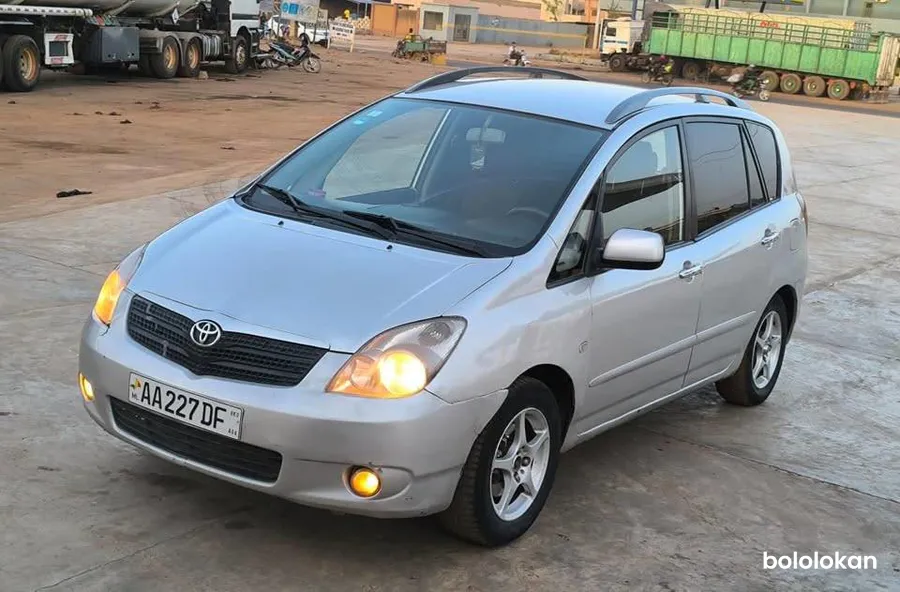 Toyota corolla verso 2005 (image 4)