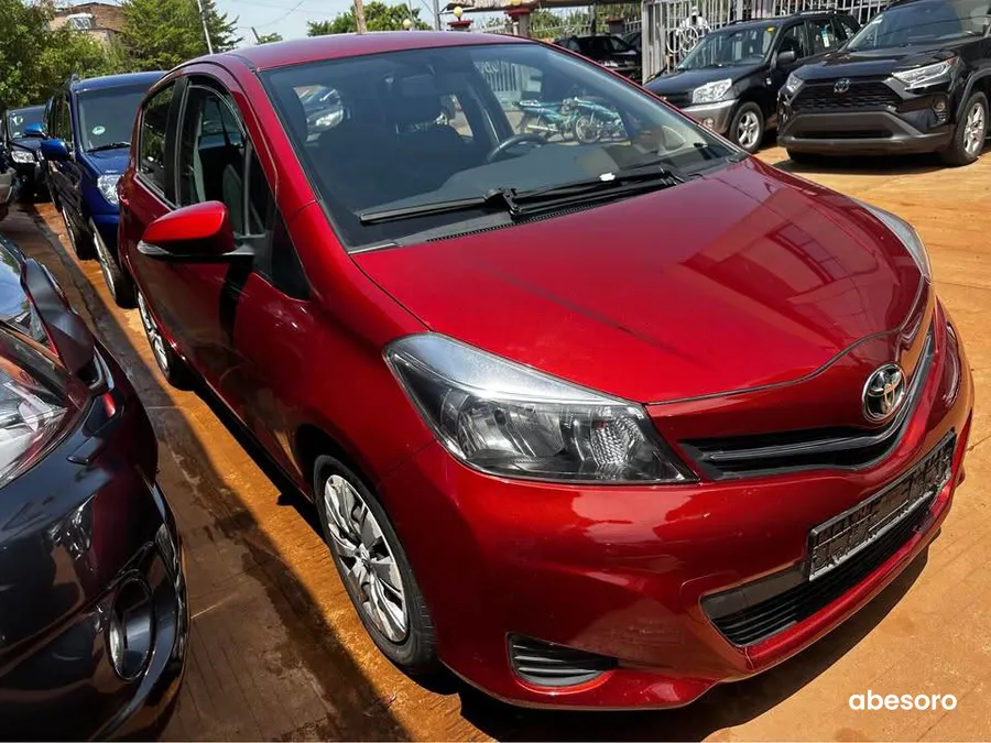 Toyota Yaris Break 2012 (image 2)