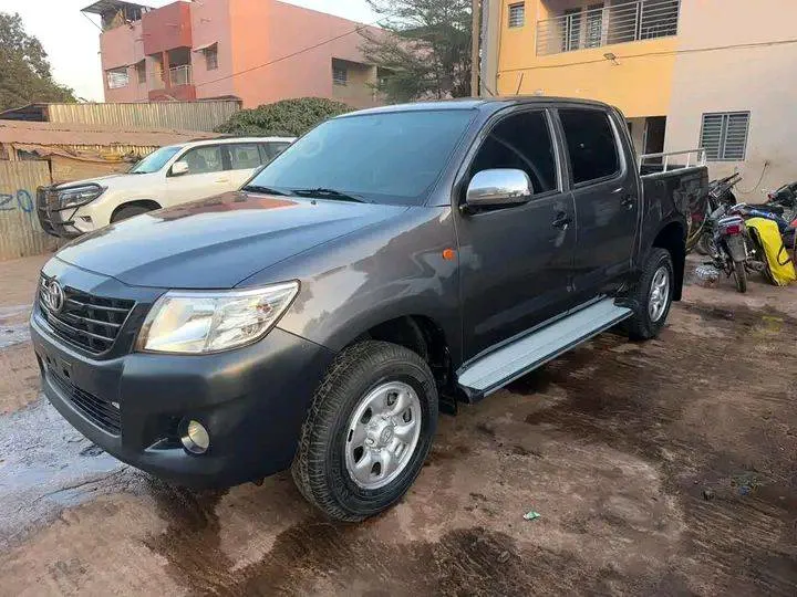 Toyota Hilux 2013 (image 2)