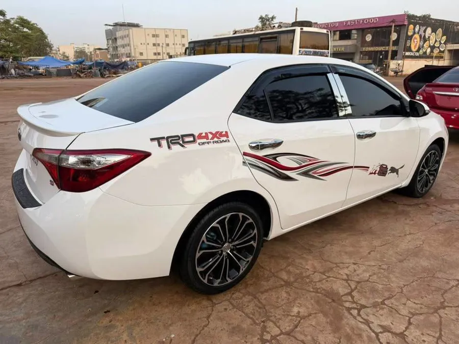 TOYOTA COROLLA S 2015 (image 2)