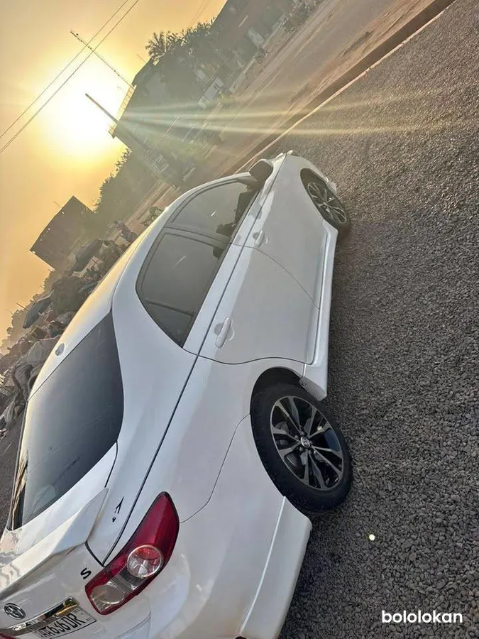Toyota corolla S 2012 (image 1)