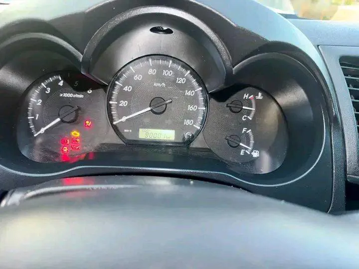 Toyota Hilux 2013 (image 7)