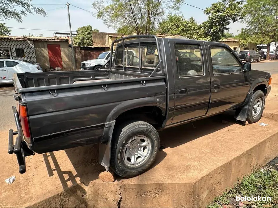 Pickup Nissan D21 – Année 1999 (Diesel) (image 5)