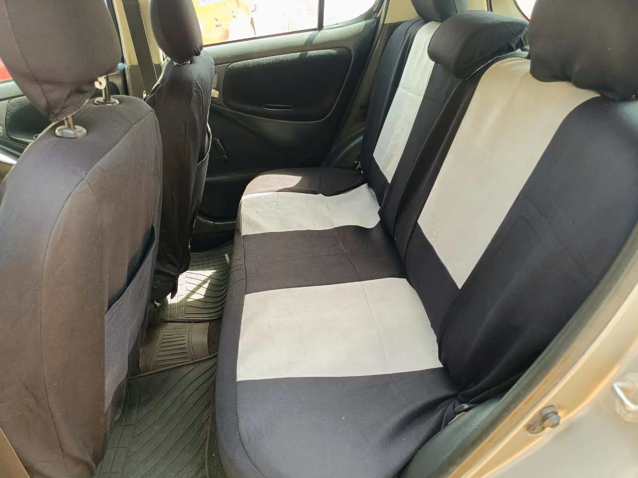 Toyota Yaris 2005 (image 5)