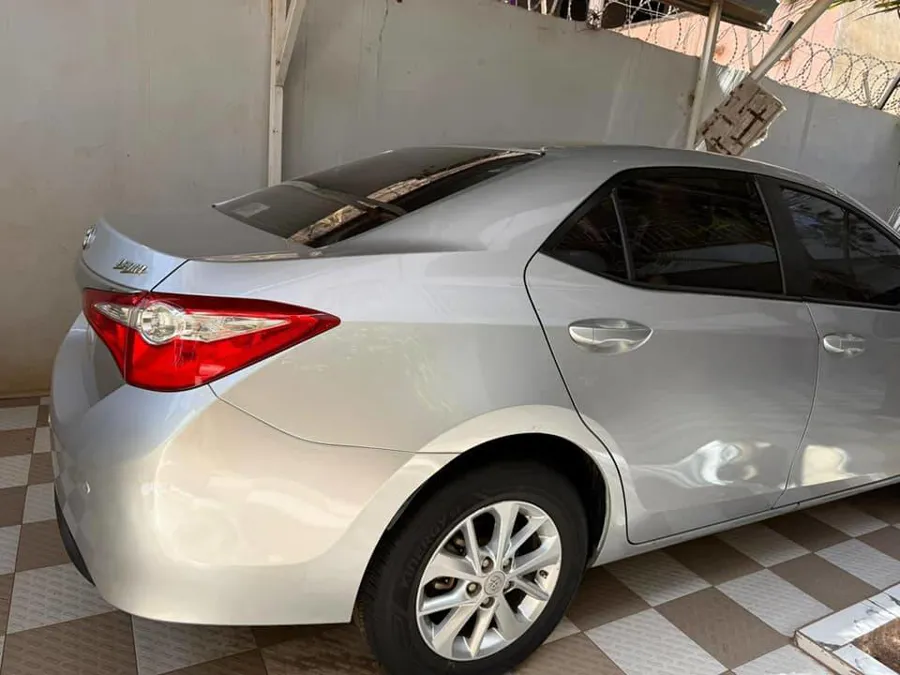 Toyota Corolla S année 2016 (image 3)