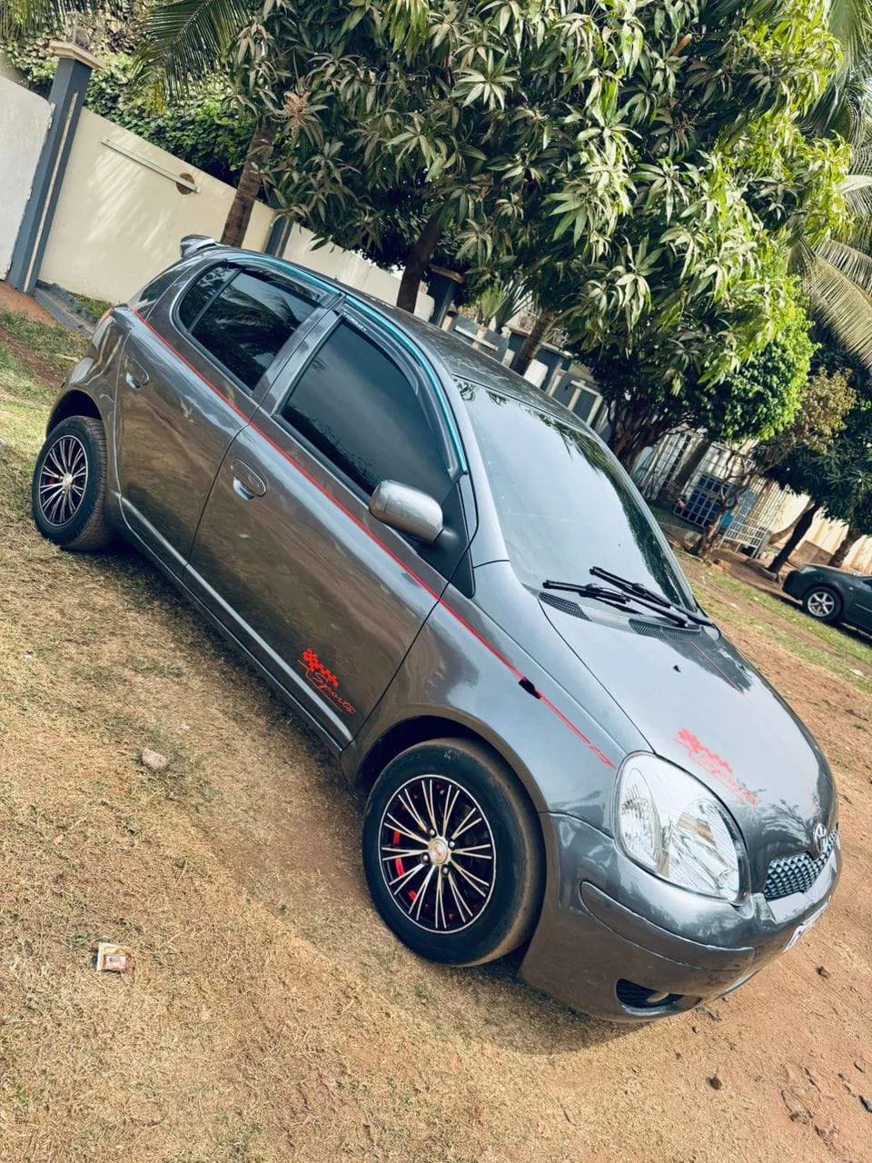 Toyota Yaris 2005 exellent état (image 2)