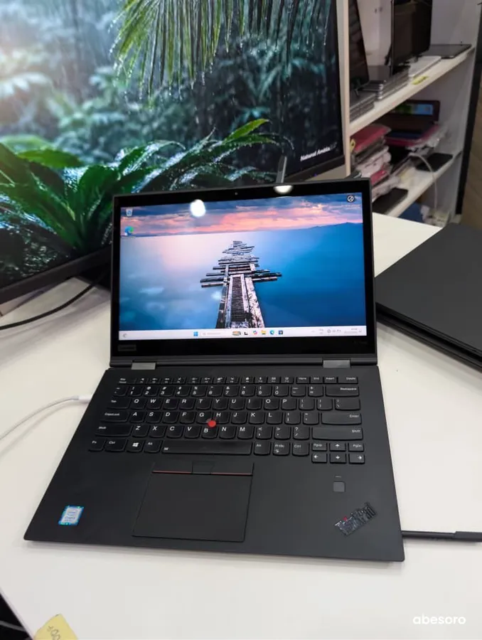 Lenovo ThinkPad X1 Yoga 3rd Gen (image 8)