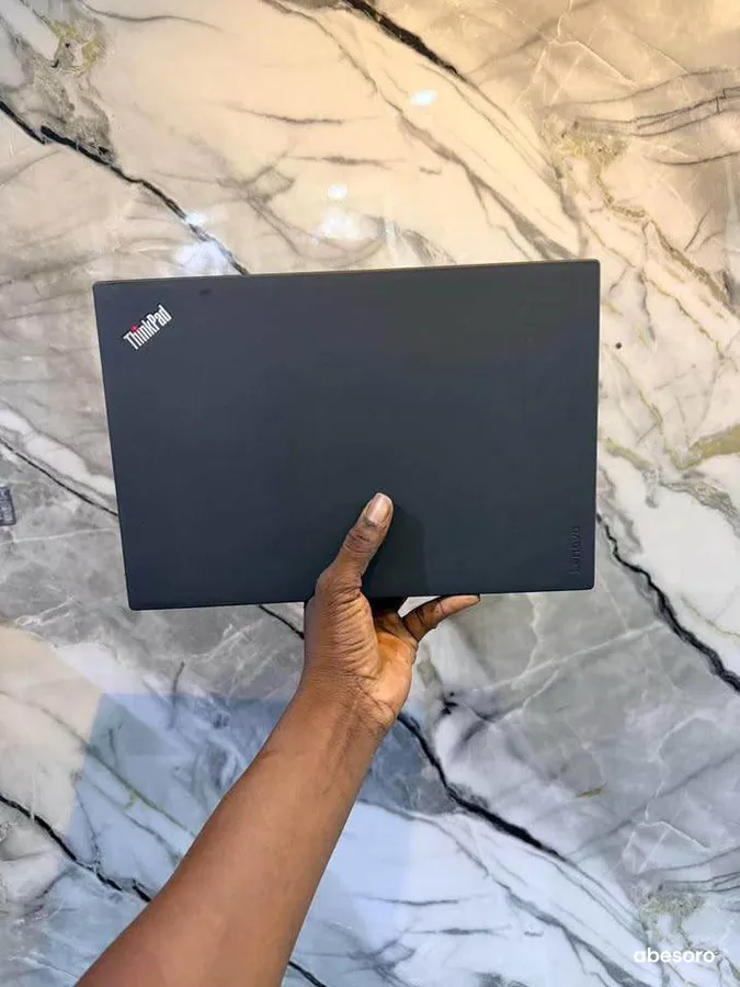 Lenovo ThinkPad X270 (image 4)