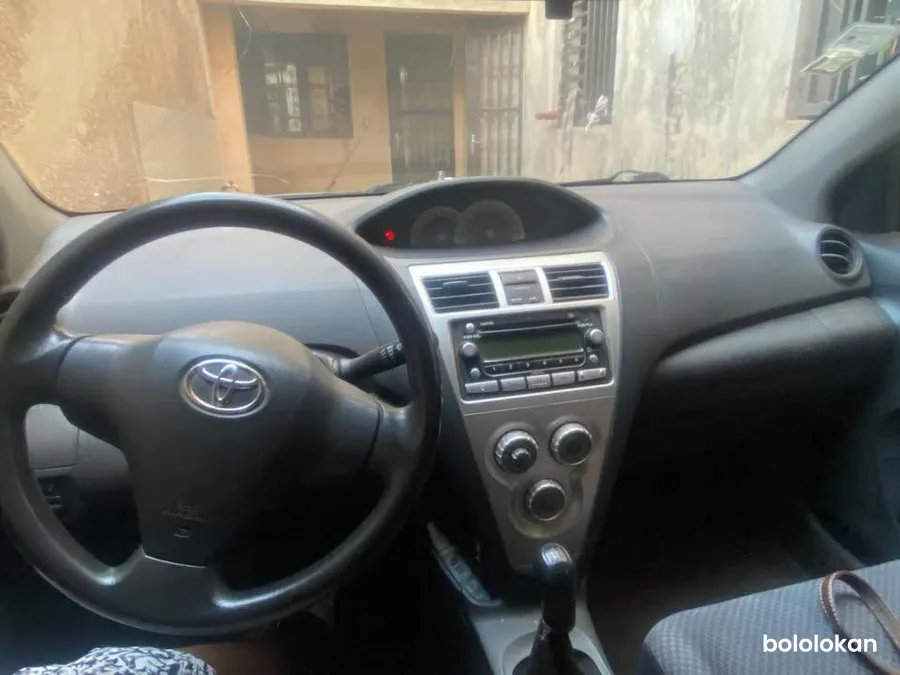 Toyota Yaris berline (image 3)