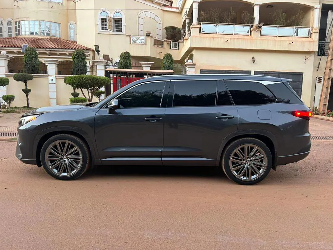 lexus TX YEAR 2025 (image 8)