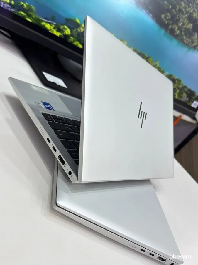 HP ELITEBOOK 840 G8 (image 3)