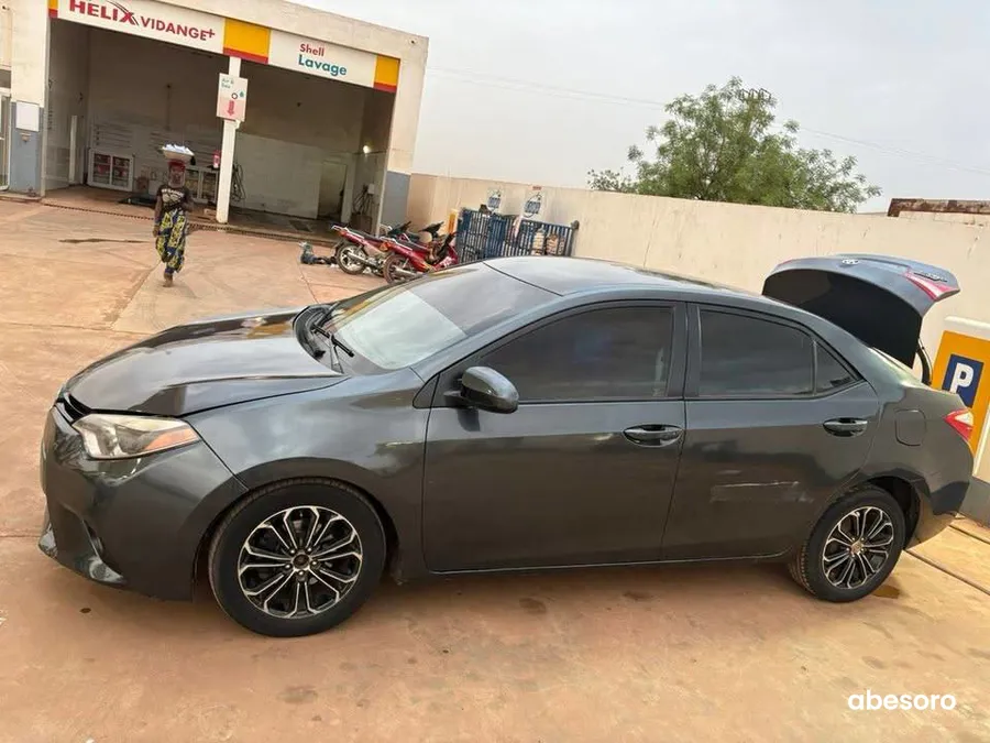 Toyota corolla S 2015 (image 2)
