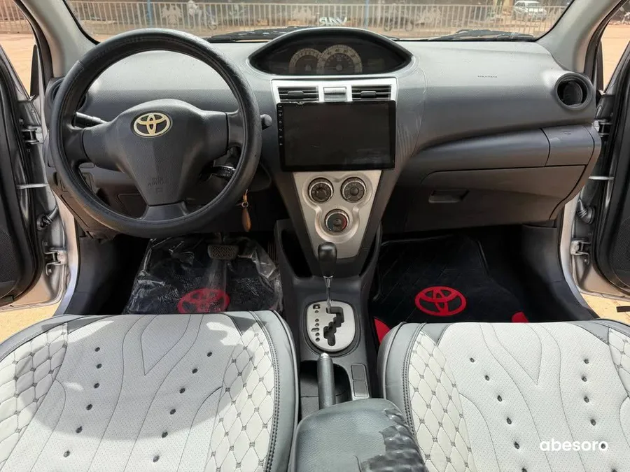 TOYOTA YARIS  BERLINE ANNE 2008 (image 5)