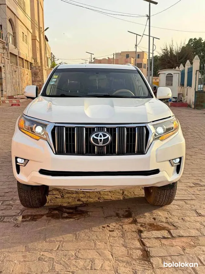 TOYOTA LAND CRUISER PRADO 2015 (image 1)