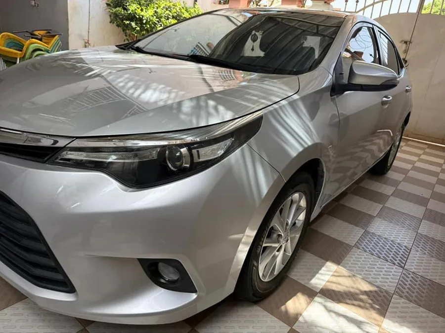 Toyota Corolla S année 2016 (image 7)