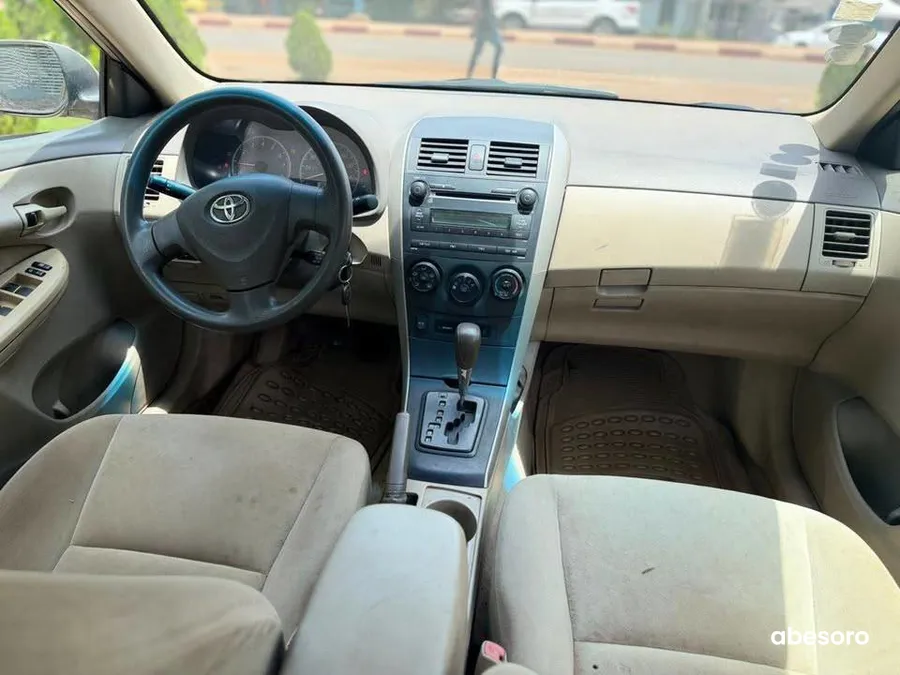 TOYOTA COROLA LE (image 9)