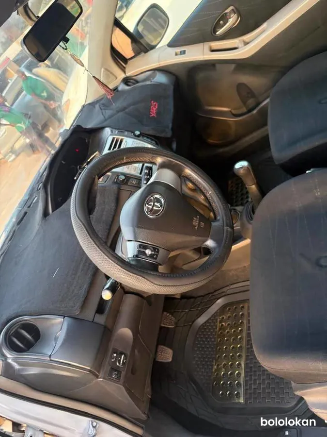 Toyota Yaris (image 4)