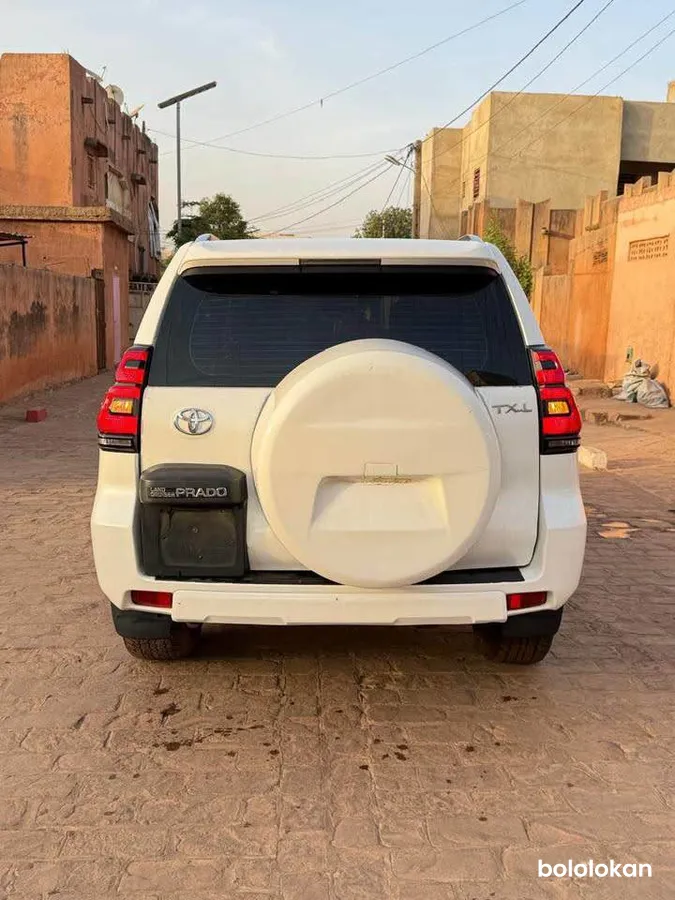 TOYOTA LAND CRUISER PRADO 2015 (image 2)