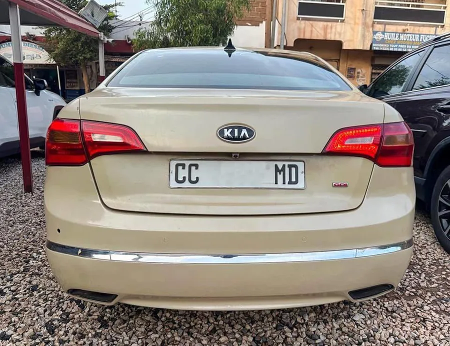 Kia K7 smake bry (image 3)