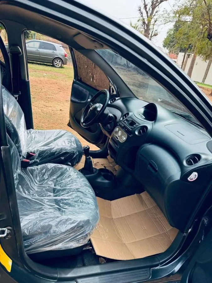 Toyota Yaris 2005 (image 4)