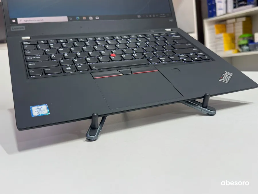 Lenovo ThinkPad T490 (image 8)