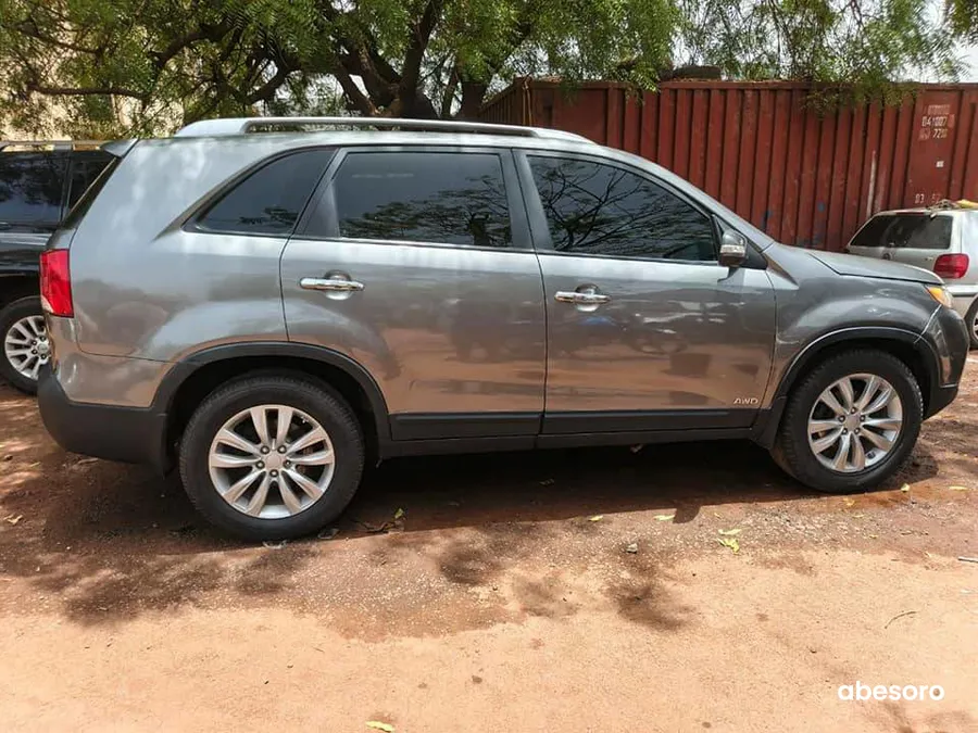 Kia Sorento 2012 (image 4)