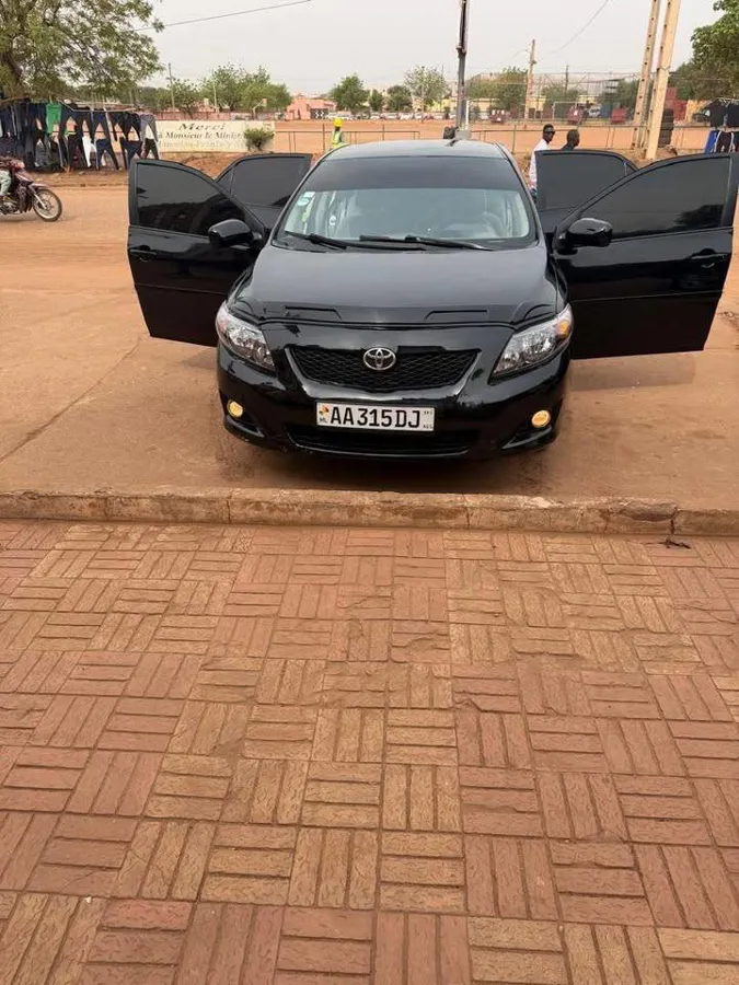 Toyota Corolla LE 2010 (image 7)