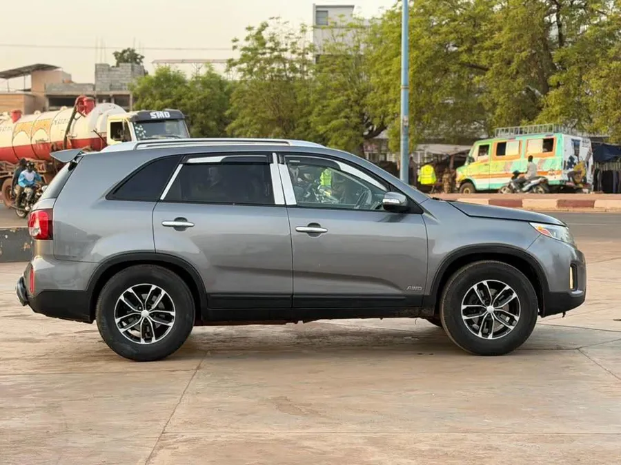 KIA SORENTO ANNÉE 2014 (image 4)
