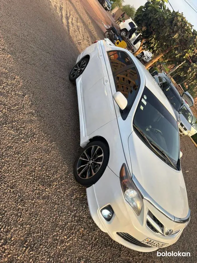 Toyota corolla S 2012 (image 8)