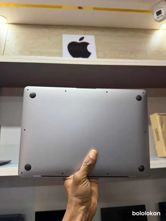 MacBook air 2020 (image 2)