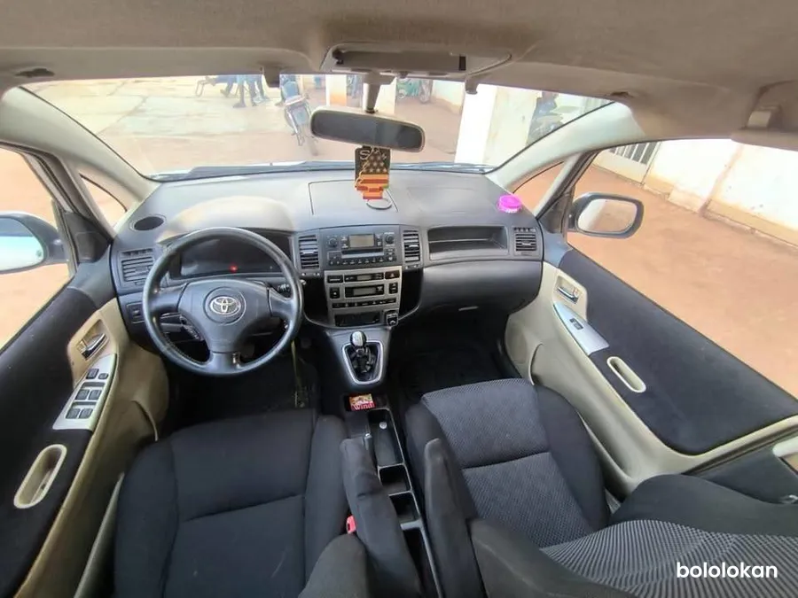 Toyota corolla verso 2005 (image 9)