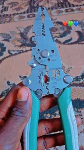 Pince multifonctionnelle