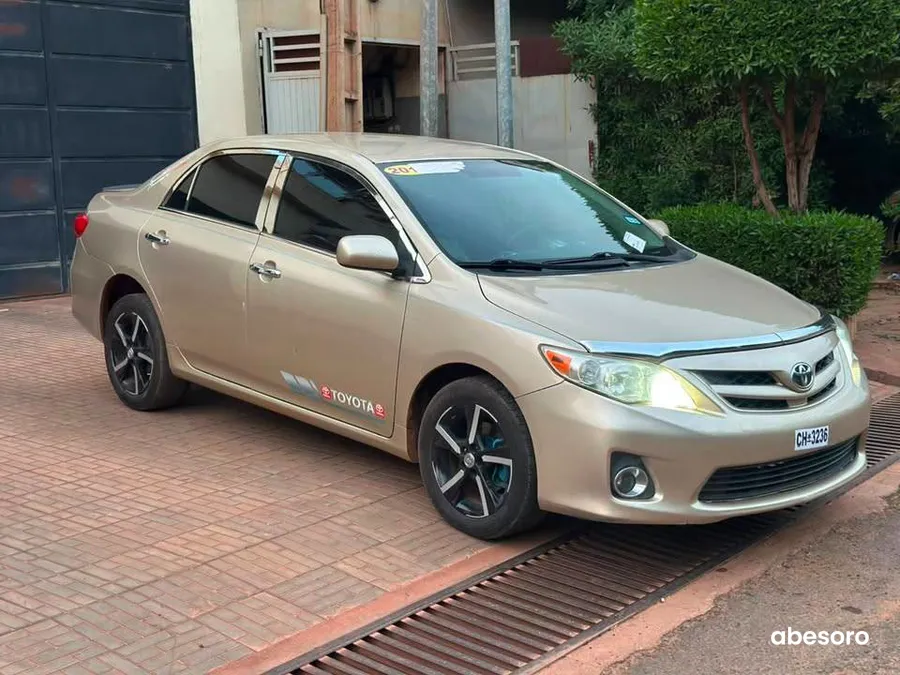Toyota Corolla LE 2012 (image 2)
