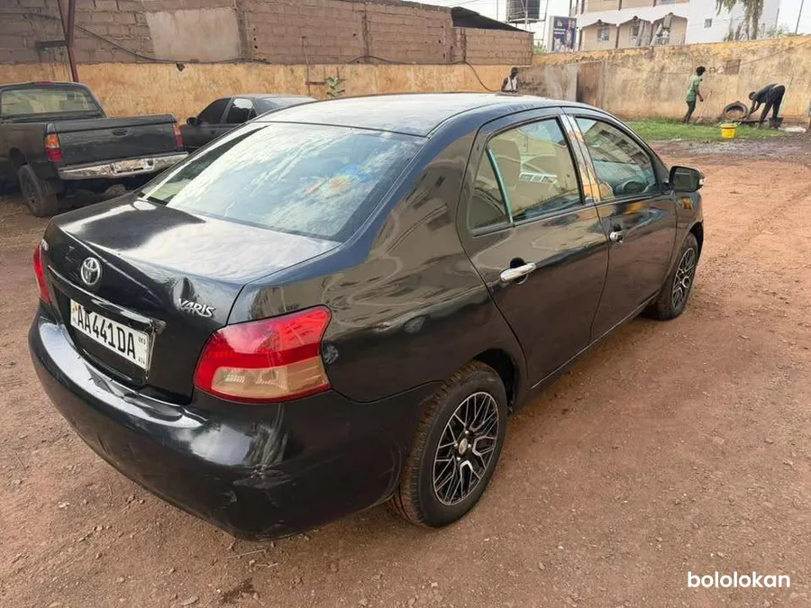 Toyota yaris année 2010 (image 4)